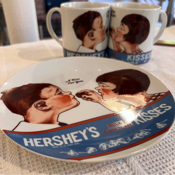 HERSHEY’S Kisses Vintage 1979 Plate and Mugs Set - Picture 1 of 14